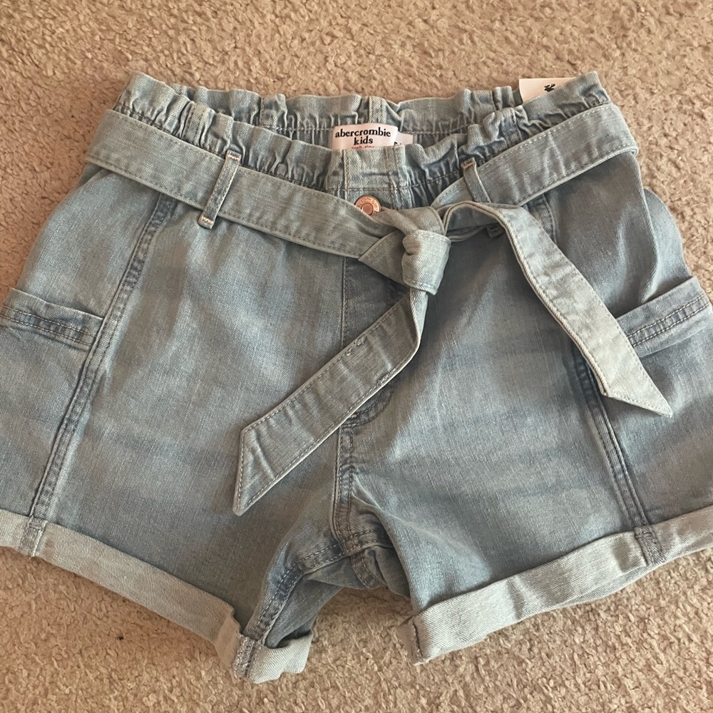 Abercrombie & Fitch Kids NWT girls size 15/16 Paper bag Jean shorts.